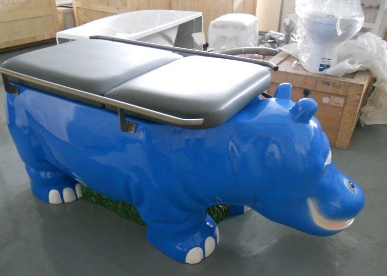 Figura linda tabla pediátrica del hipopótamo del examen