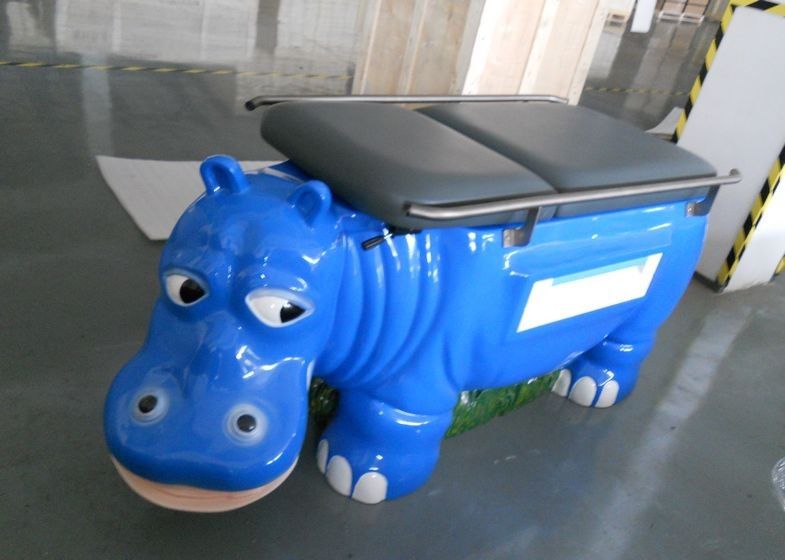 Figura linda tabla pediátrica del hipopótamo del examen