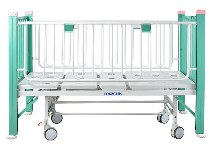 Cama pediátrica médica manual de dos funciones con los carriles laterales de acero esmaltados
