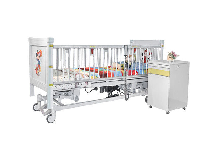 Cinco camas de hospital pediátricas eléctricas de la función con los carriles laterales telescópicos de la aleación de aluminio