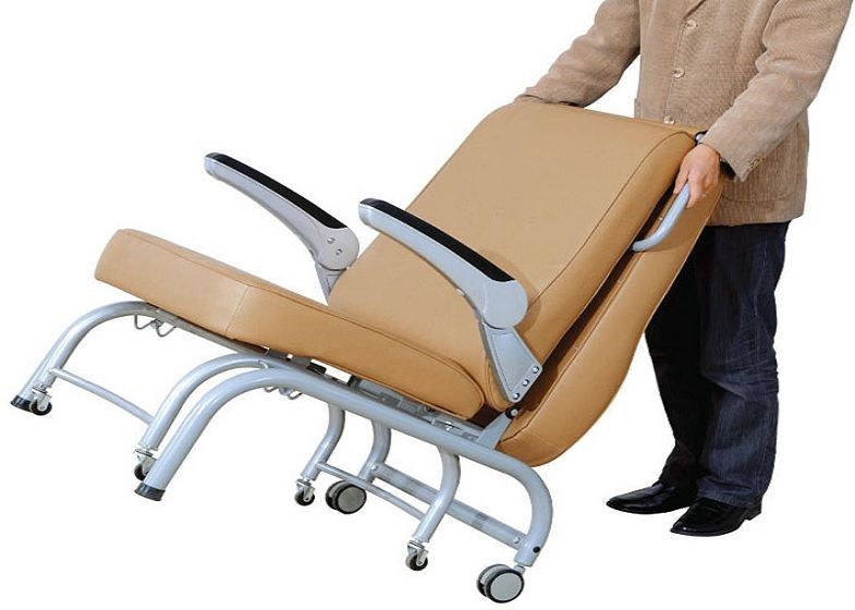 Silla del durmiente/silla de ruedas de descanso médicas de la silla de Geri para la persona del cuidado